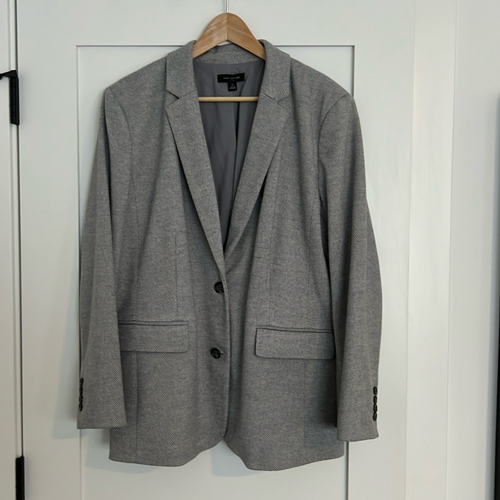 Ann Taylor gray herringbone blazer size 18